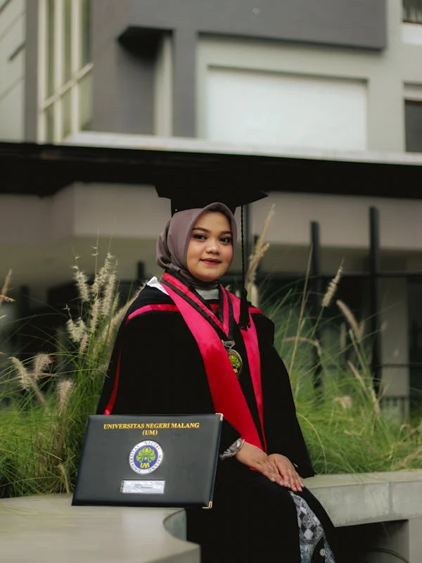 Financial Aid and Scholarships for Online Masters Students in 2025